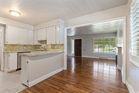 Tiny photo for 2948 S 900 E, Salt Lake City, UT 84106 (MLS # 2156001)