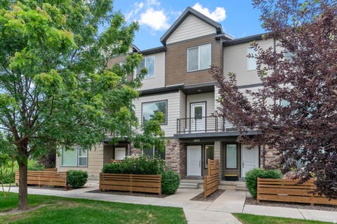 Townhouse For Sale - 1835 W 20<br/> Pleasant Grove, UT 84062