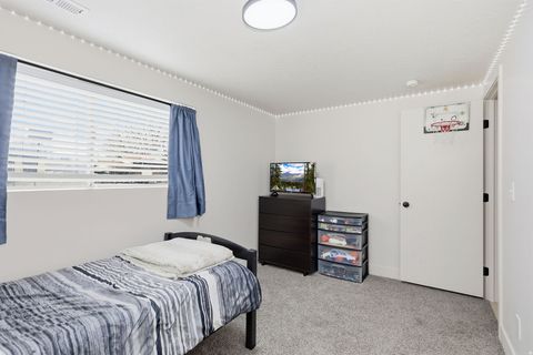 Tiny photo for 846 W 2600 N, Clinton, UT 84015 (MLS # 2137408)