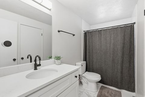 Tiny photo for 846 W 2600 N, Clinton, UT 84015 (MLS # 2137408)