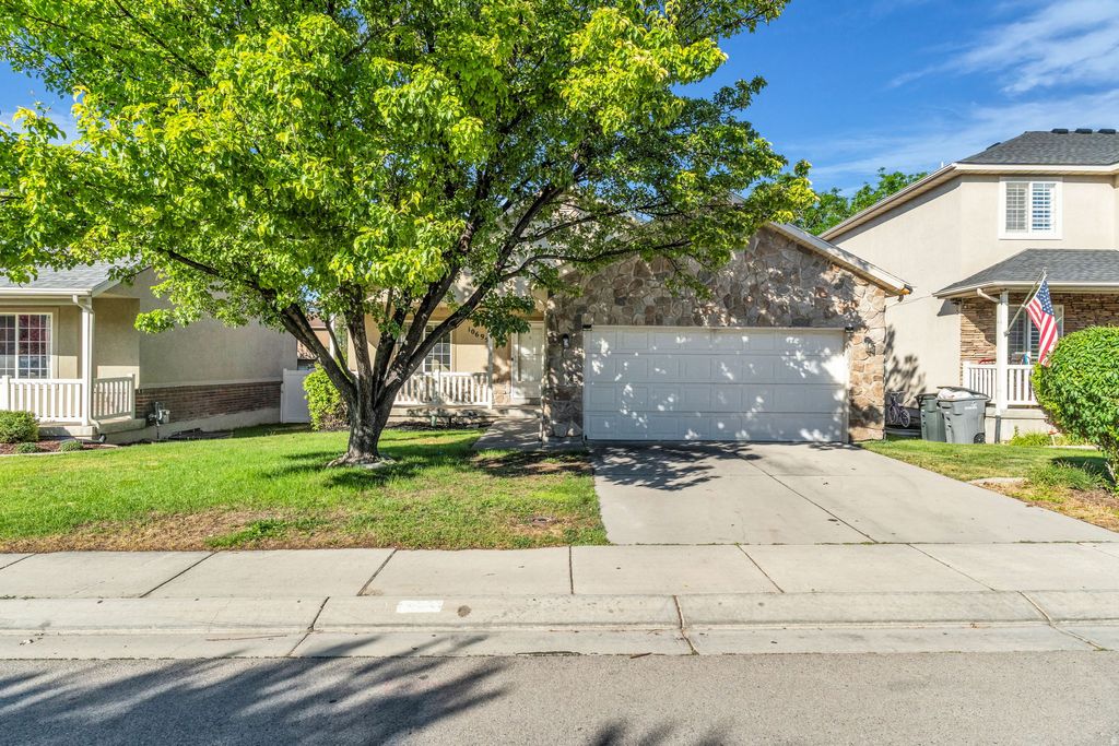 Photo of 10695 S PINE GROVE WAY, South Jordan, UT 84009 (MLS # 2168827)