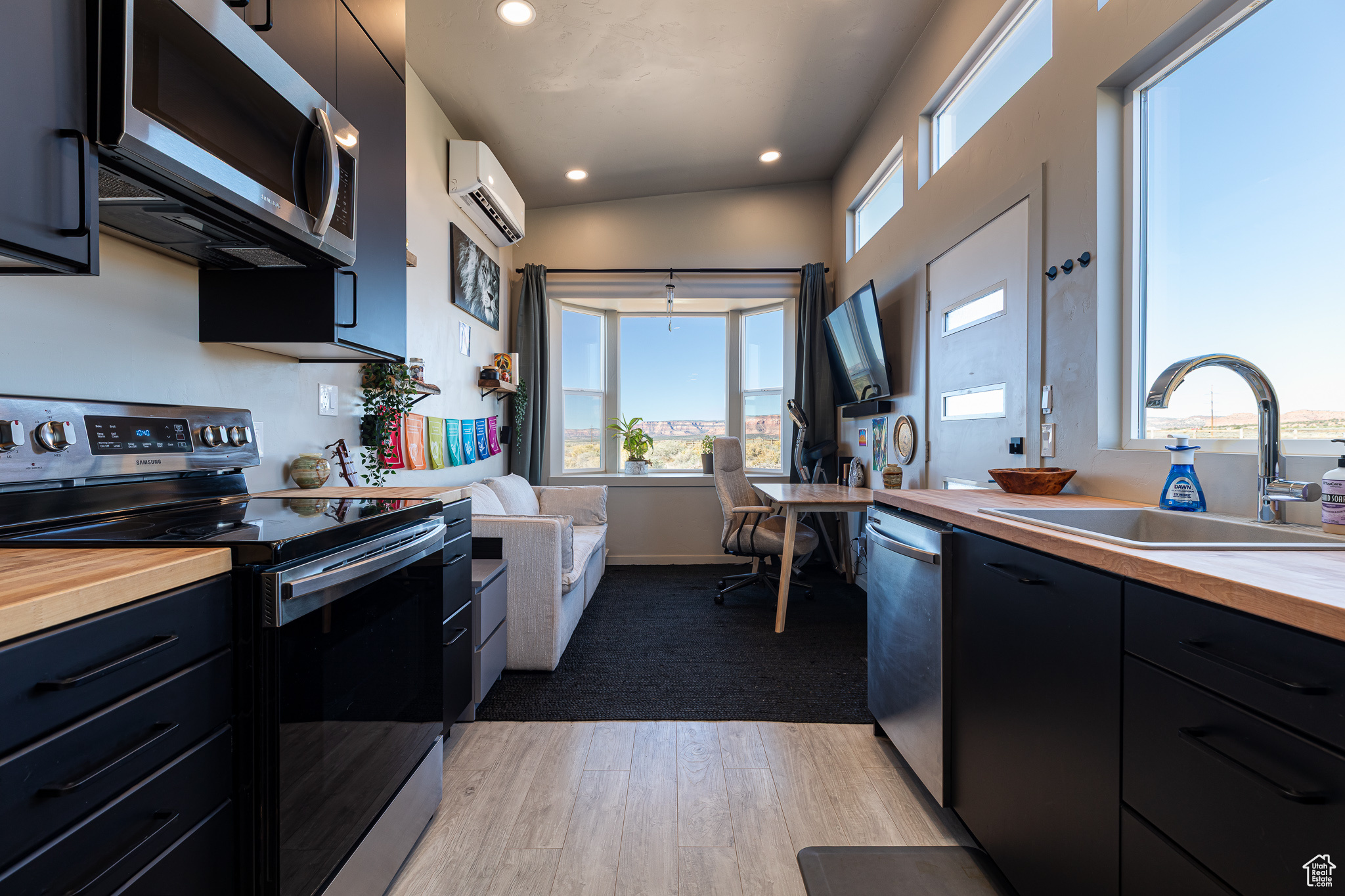 CRIMSON ESTATES - Land