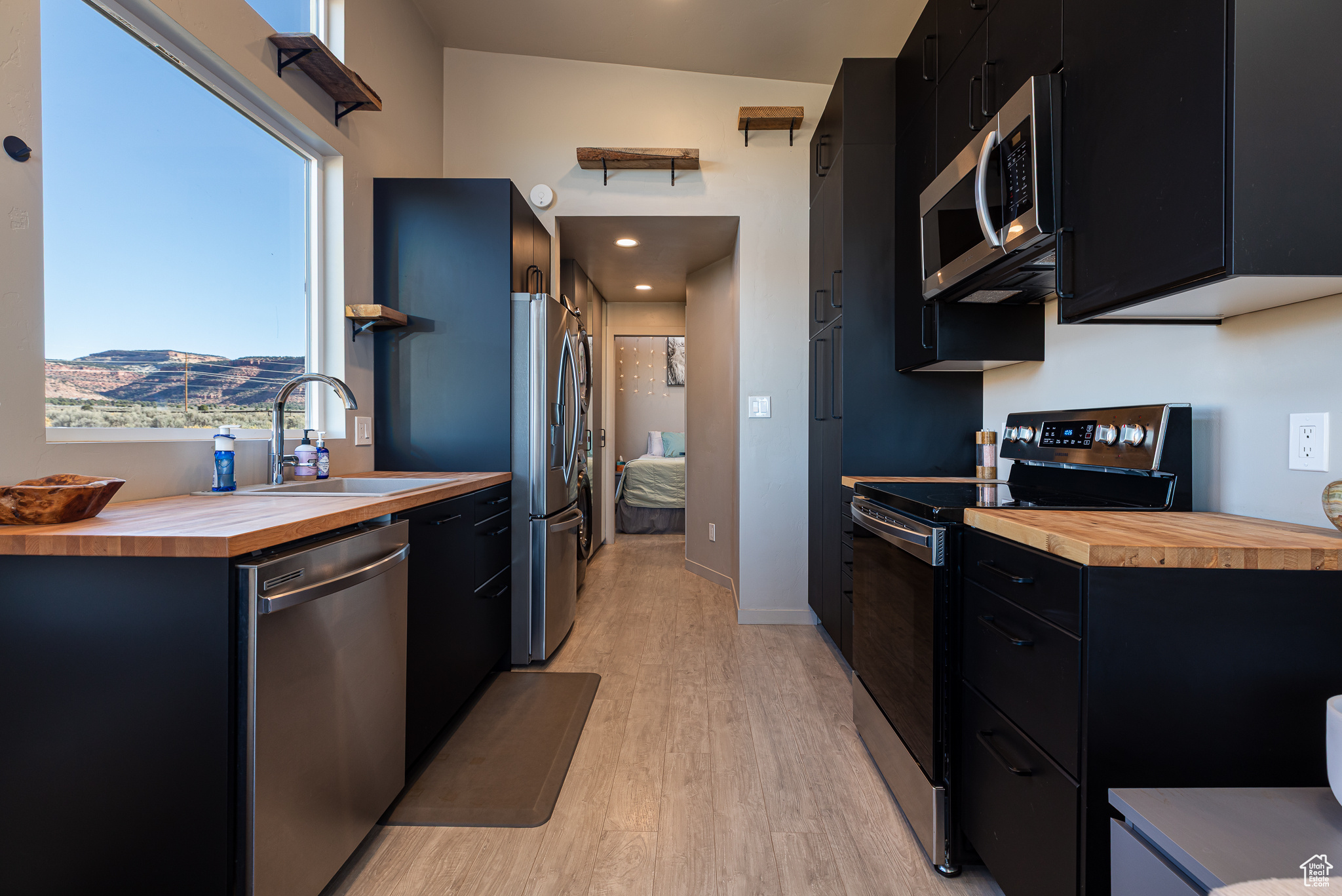 CRIMSON ESTATES - Land