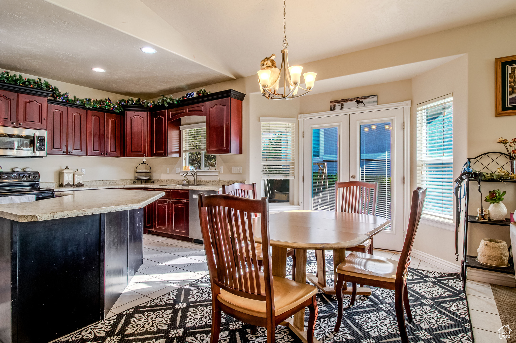 SARATOGA SPRINGS - Residential