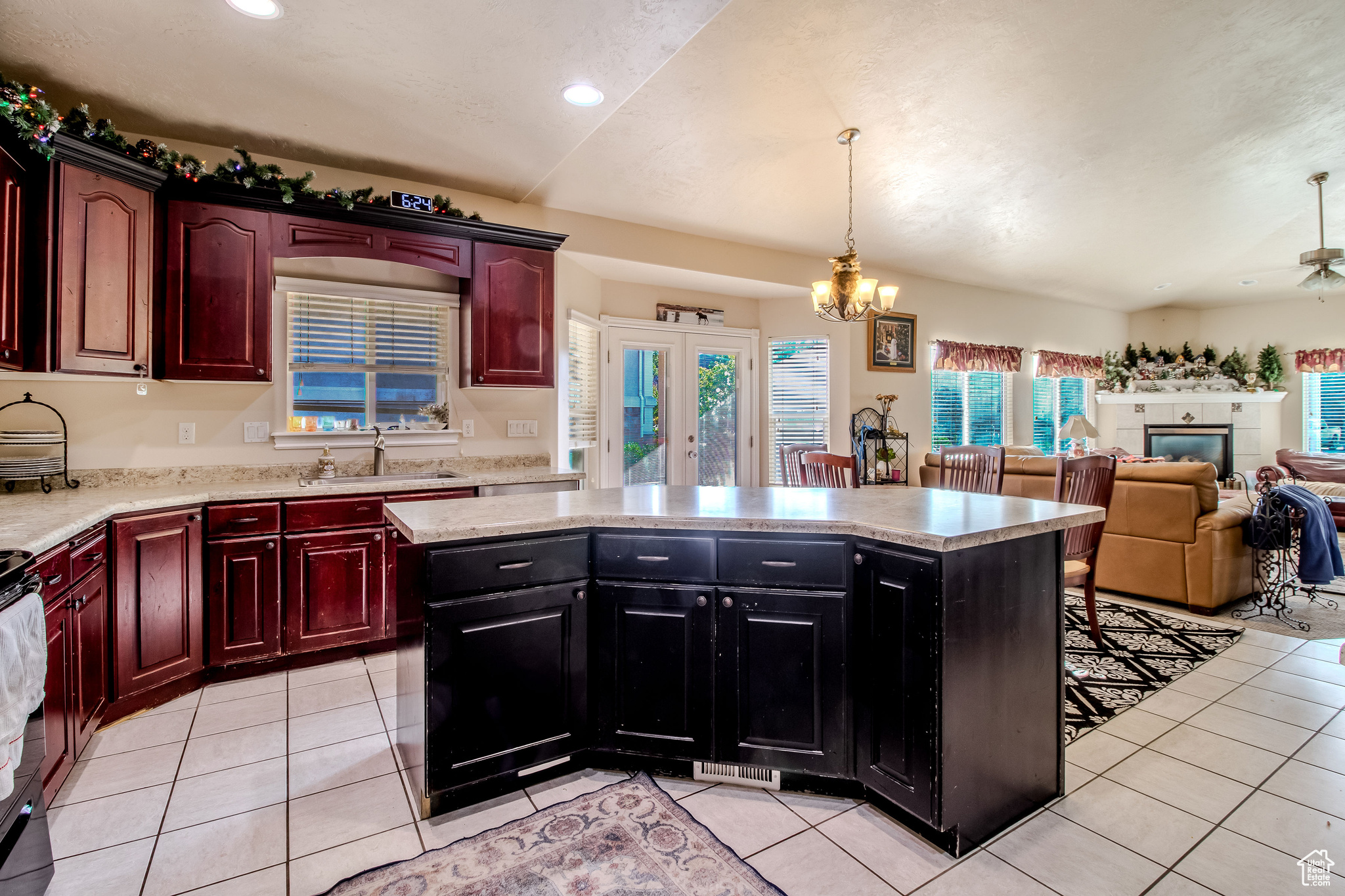 SARATOGA SPRINGS - Residential