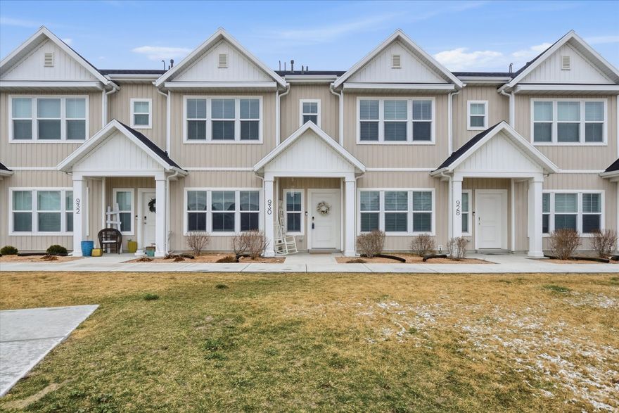 Enjoy the convenience of a prime Tremonton location near local schools, parks, and only minutes from the freeway. Townhome is like new, and ready to be occupied.