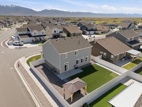 Tiny photo for 3458 S GRAY PINE LN, Syracuse, UT 84075 (MLS # 2155685)