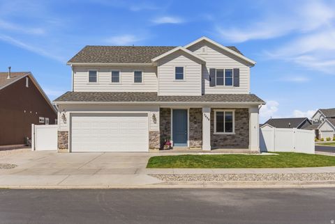 Photo of 3458 S GRAY PINE LN, Syracuse, UT 84075 (MLS # 2155685)