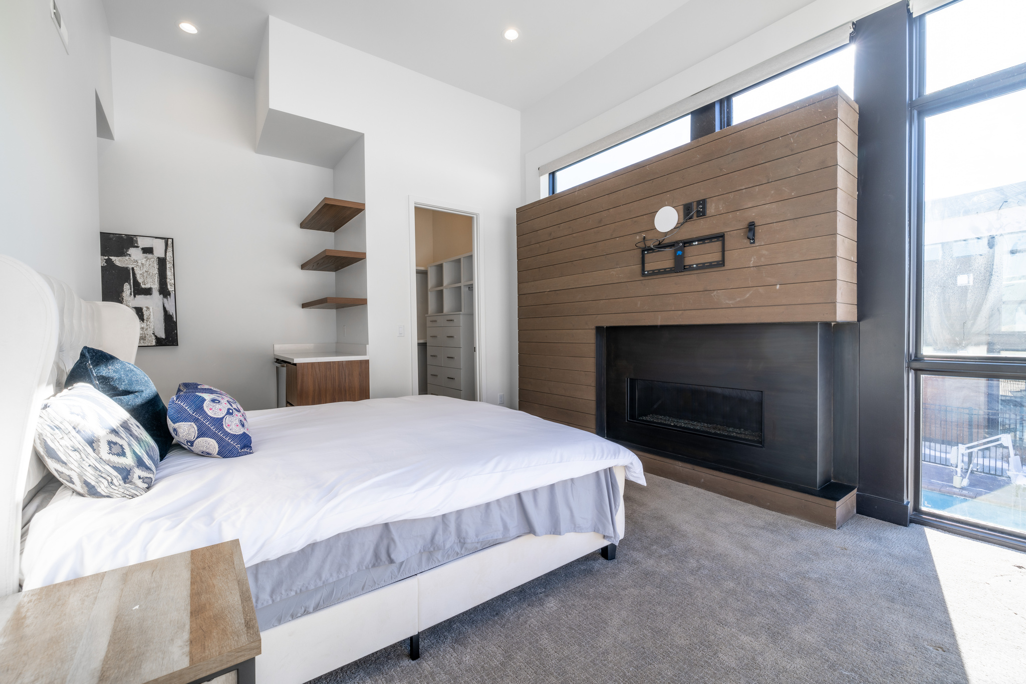 VIRDIAN CONDOMINIUMS - Residential