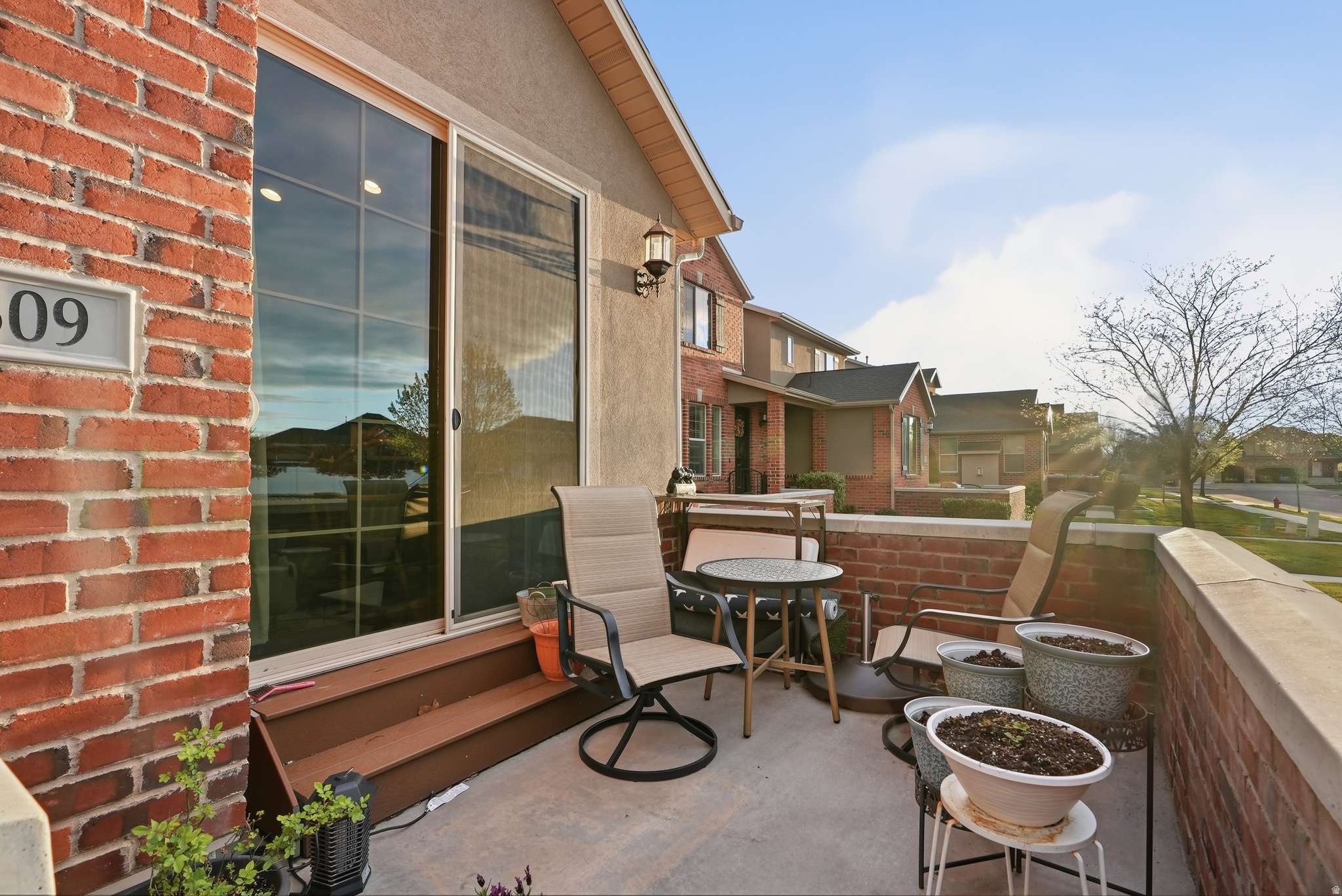 YALECREST TOWNS 148 - Residential