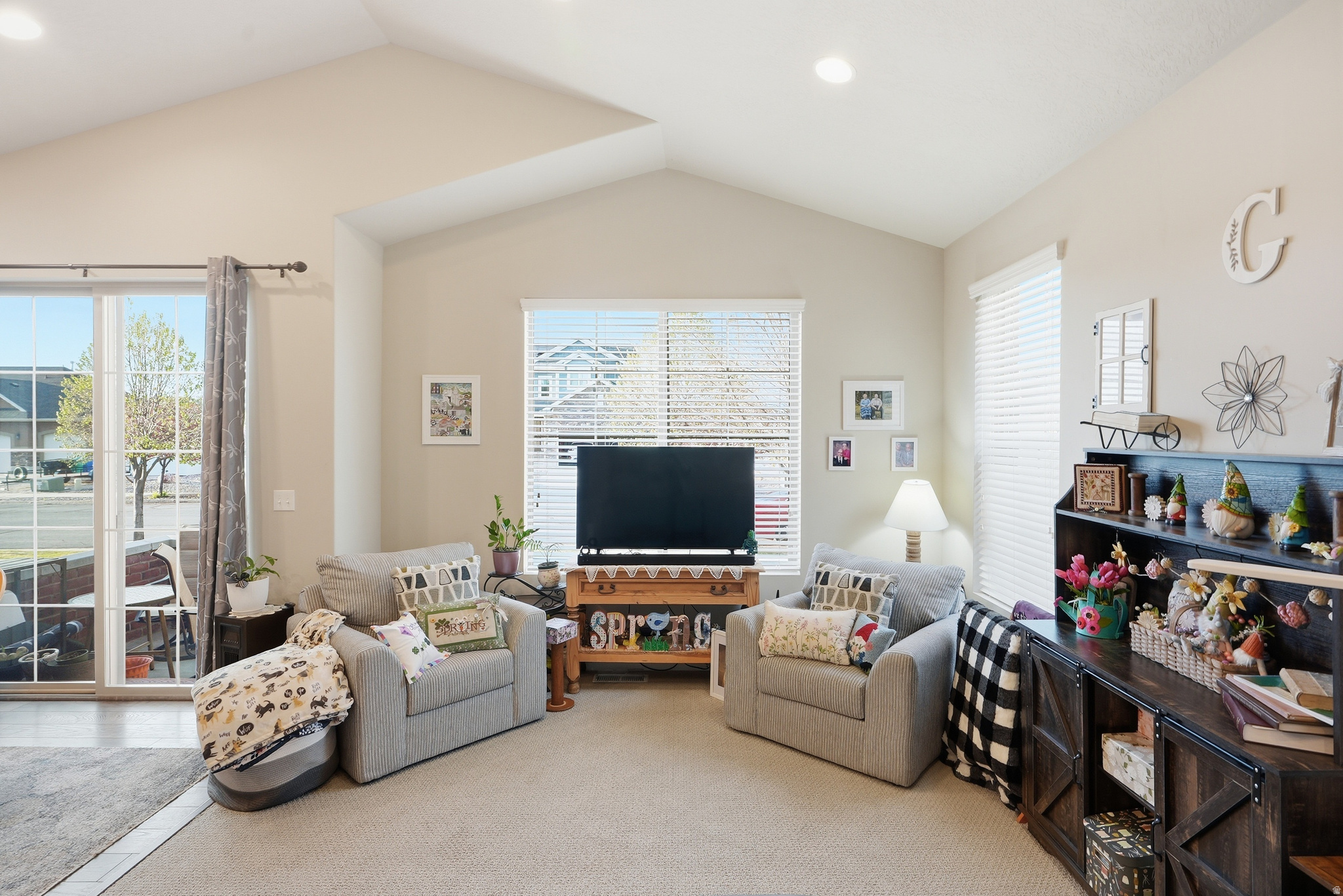 YALECREST TOWNS 148 - Residential