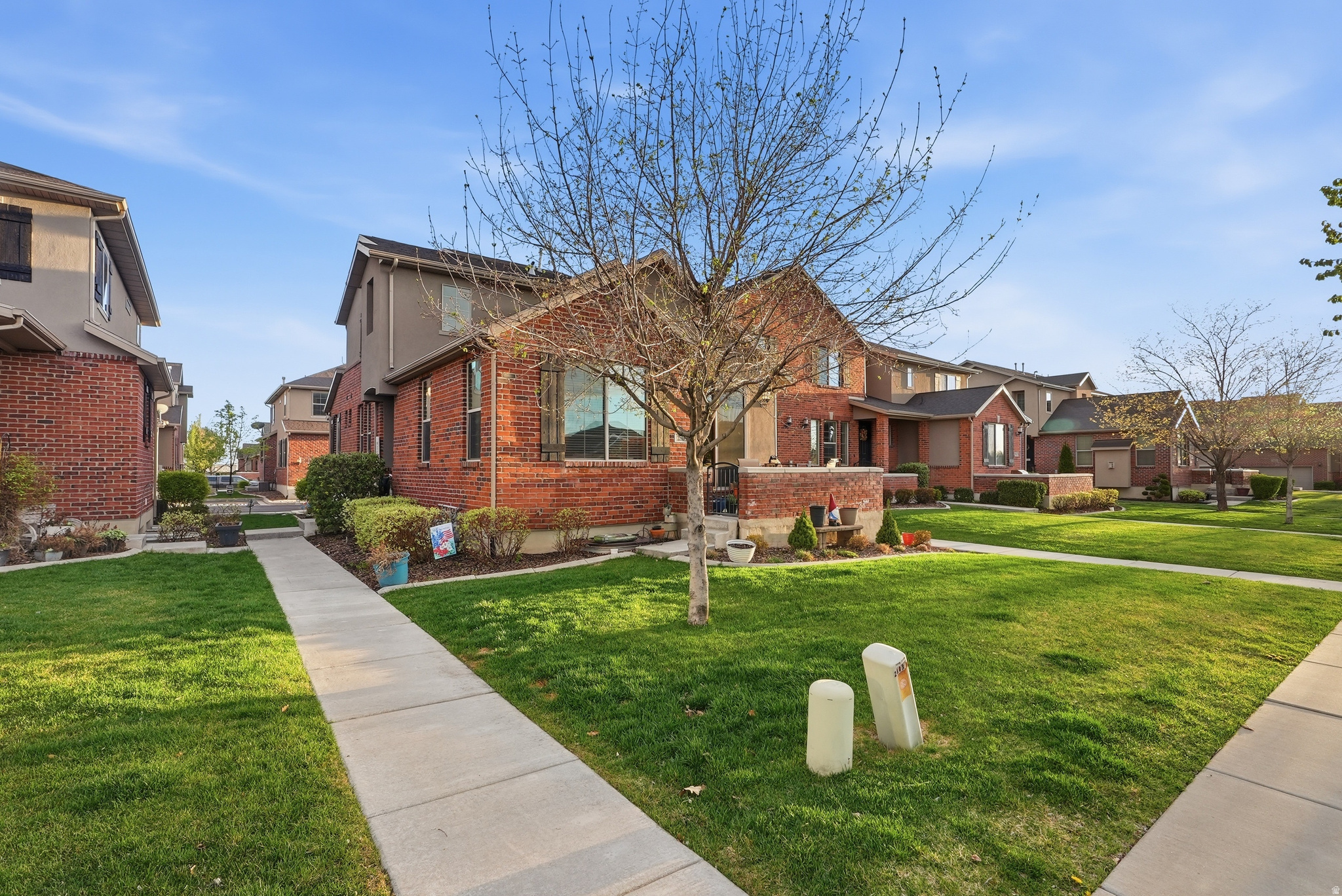 YALECREST TOWNS 148 - Residential