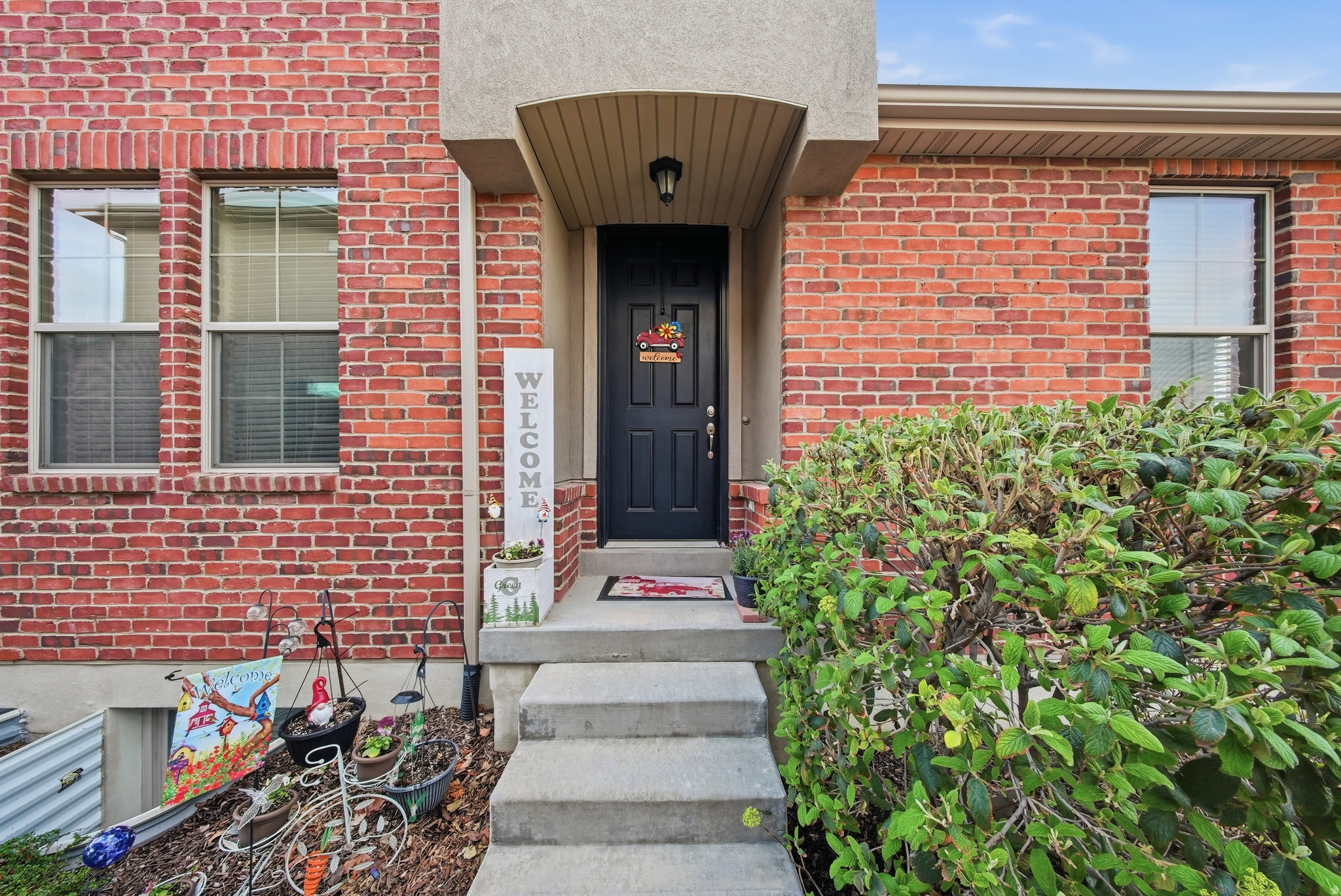 YALECREST TOWNS 148 - Residential