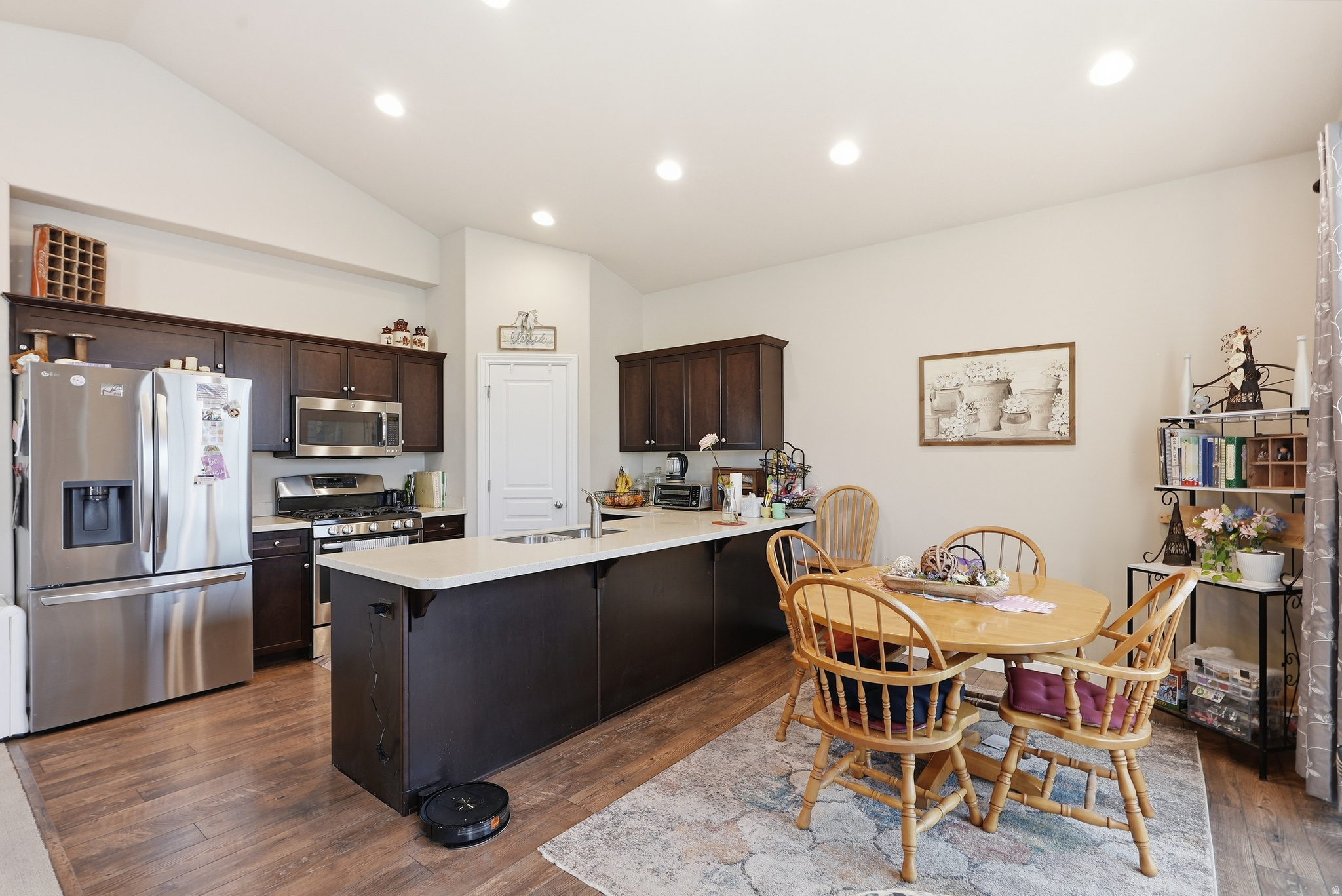 YALECREST TOWNS 148 - Residential