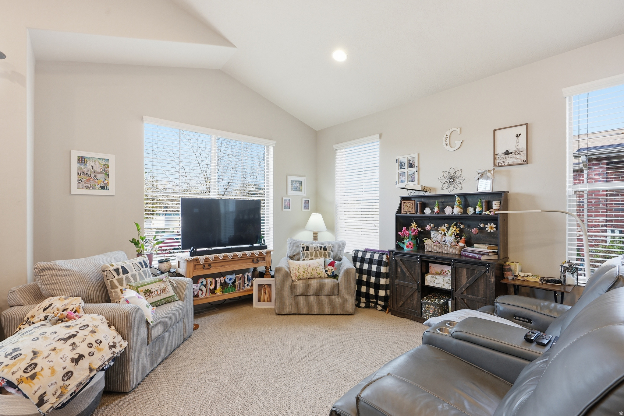 YALECREST TOWNS 148 - Residential