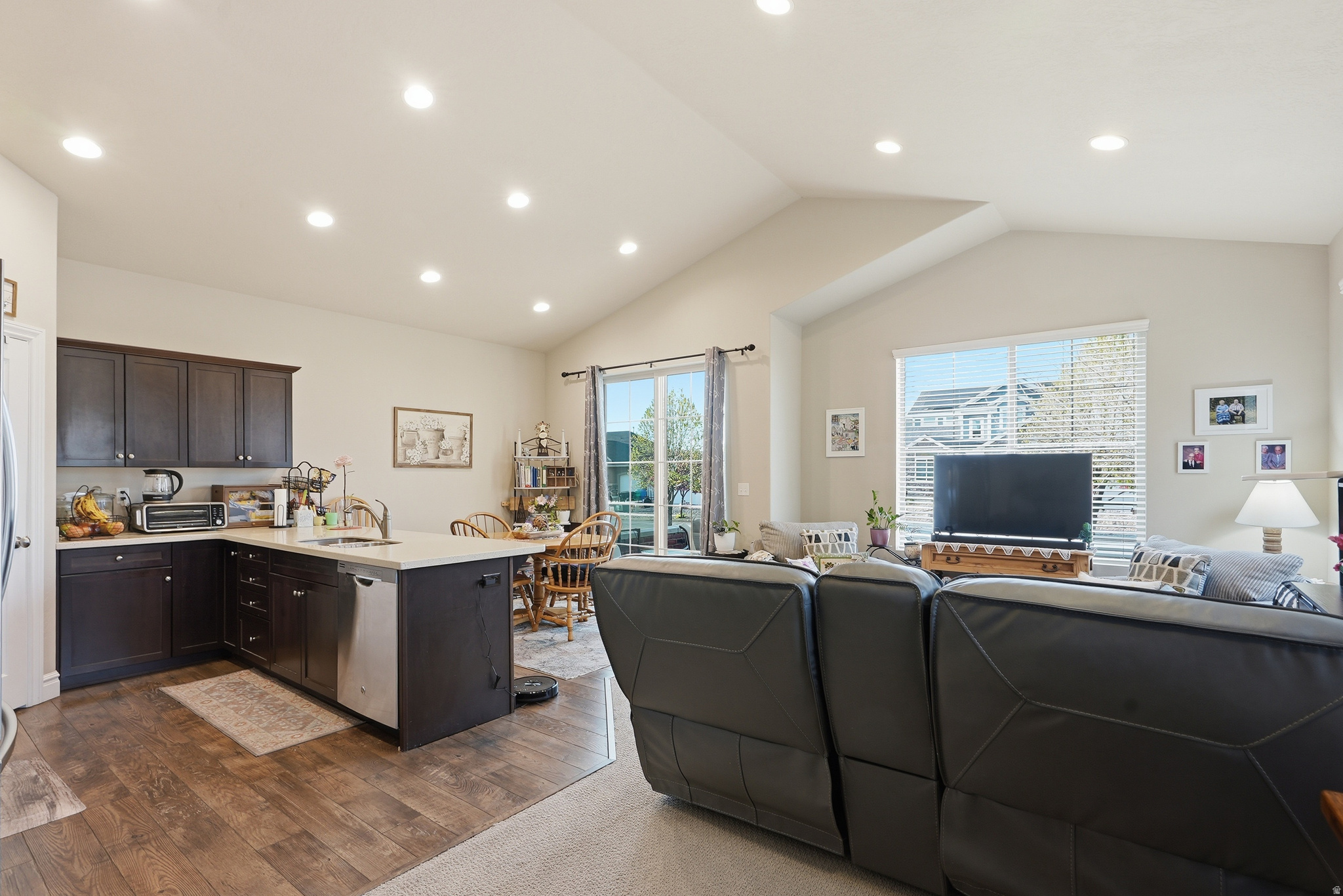 YALECREST TOWNS 148 - Residential