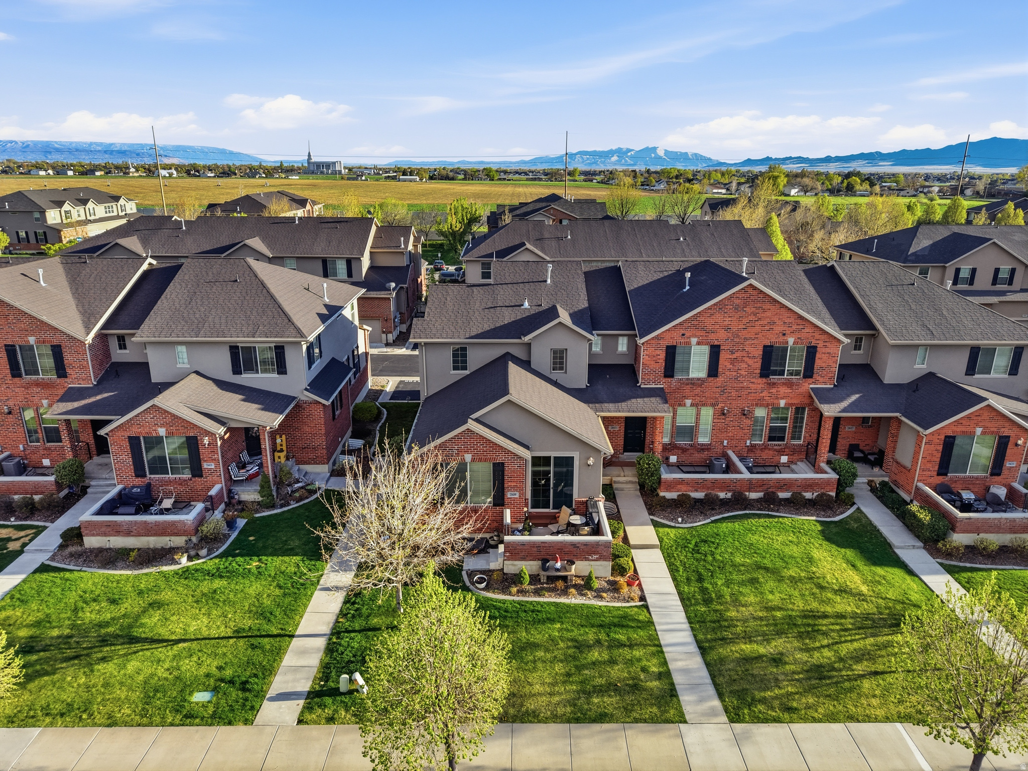 YALECREST TOWNS 148 - Residential