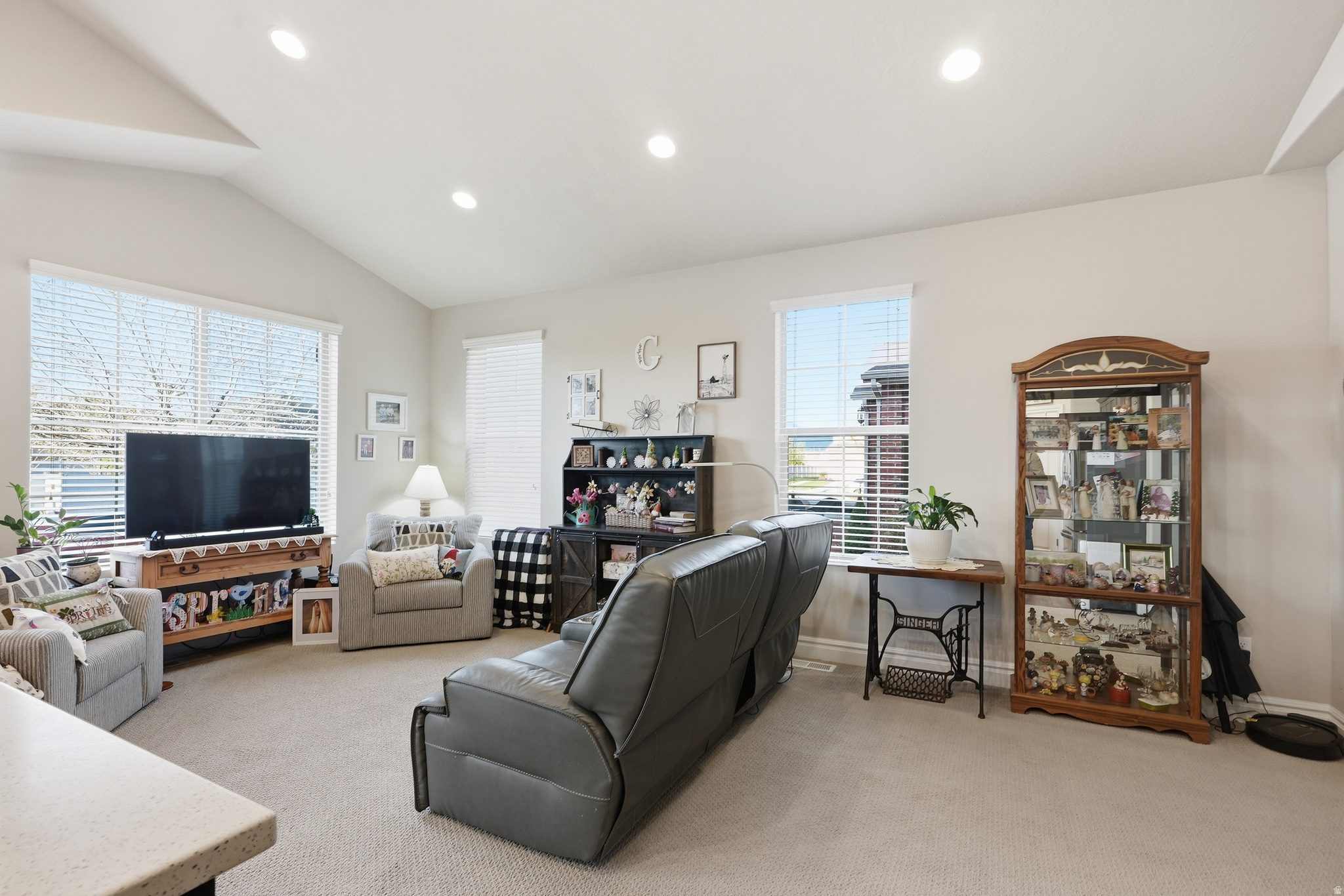 YALECREST TOWNS 148 - Residential