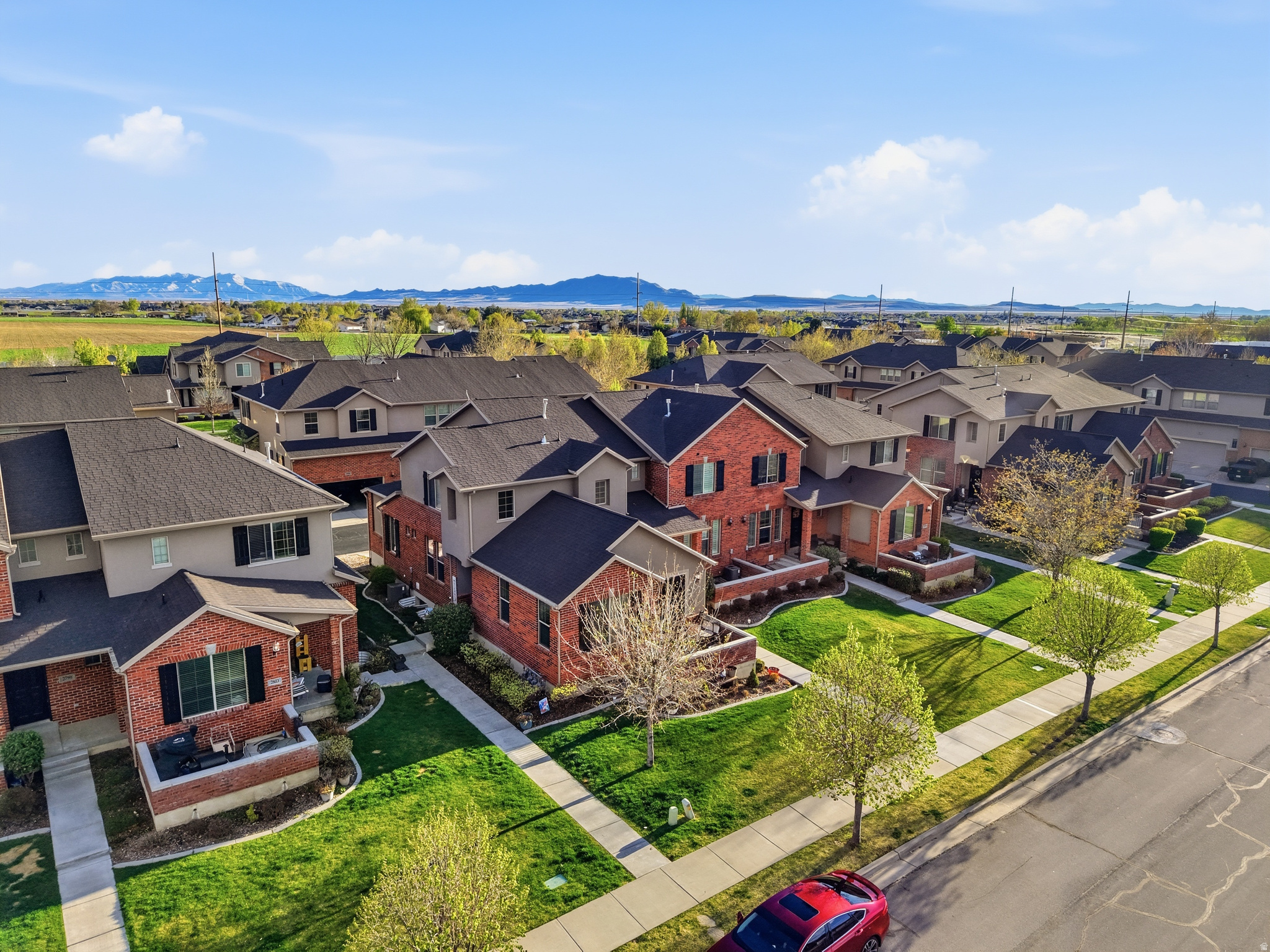 YALECREST TOWNS 148 - Residential