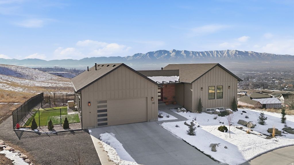 Photo of 810 E SPRING PKWY, Providence, UT 84332 (MLS # 2132655)
