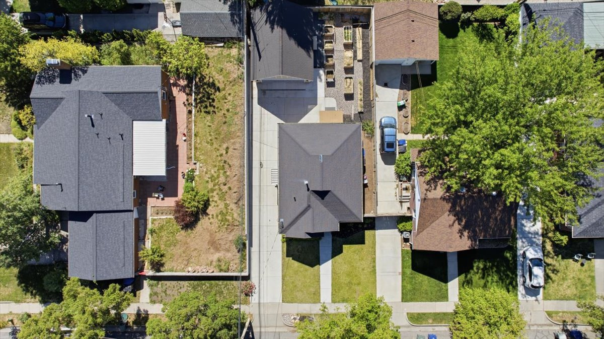 COUNTRY CLUB HEIGHTS - Residential