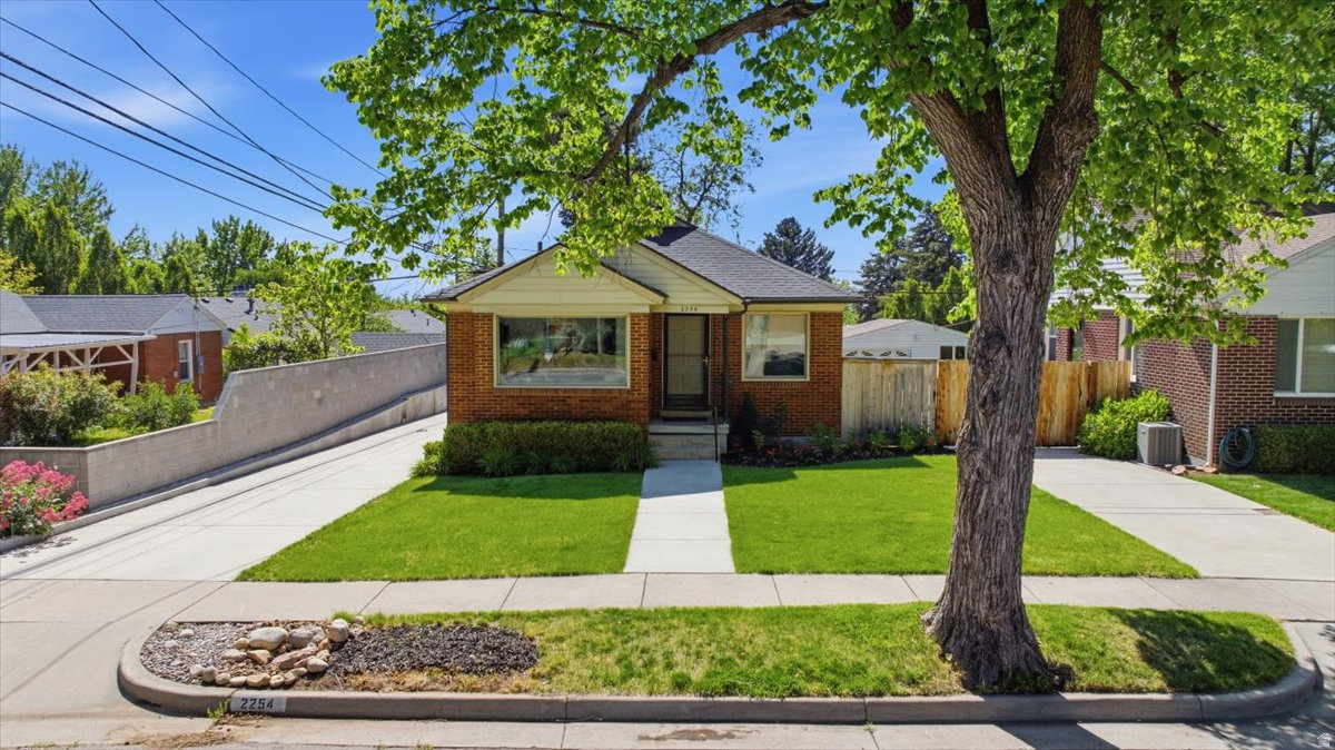 COUNTRY CLUB HEIGHTS - Residential
