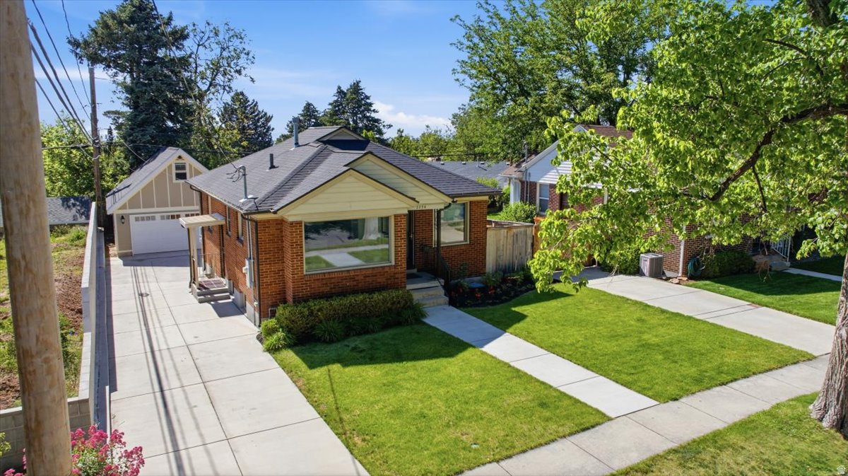COUNTRY CLUB HEIGHTS - Residential