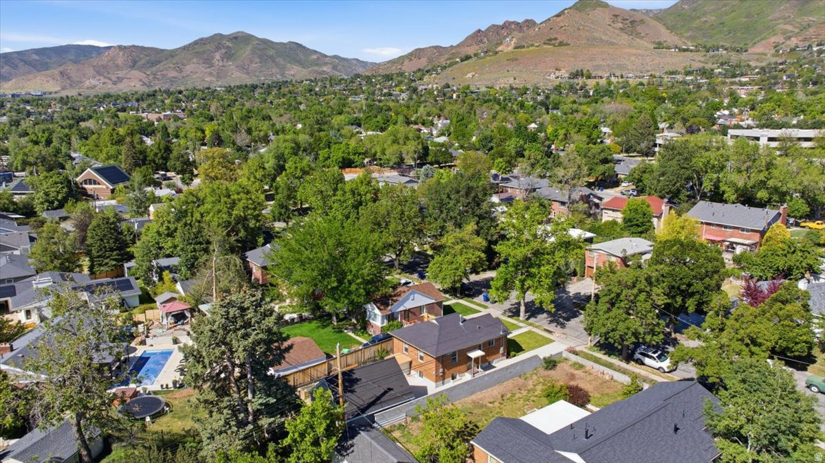COUNTRY CLUB HEIGHTS - Residential