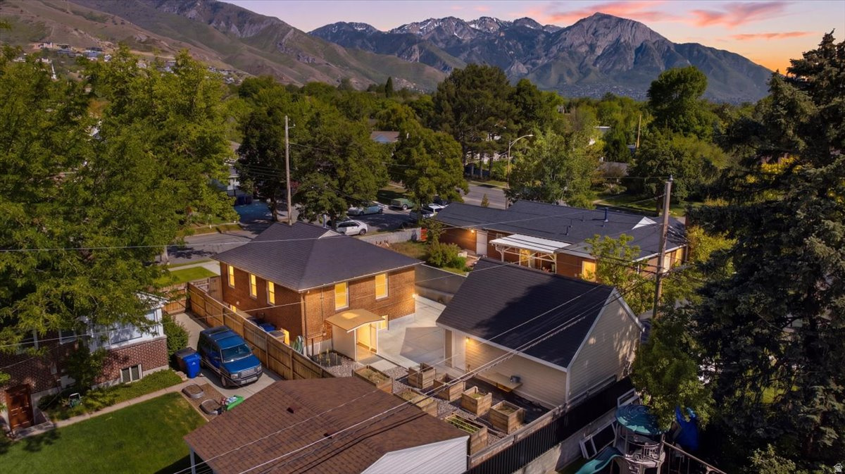 COUNTRY CLUB HEIGHTS - Residential