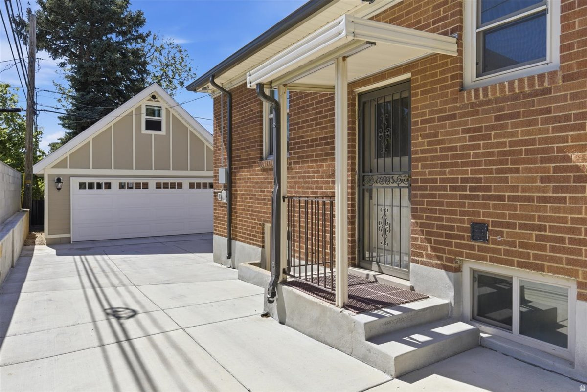 COUNTRY CLUB HEIGHTS - Residential