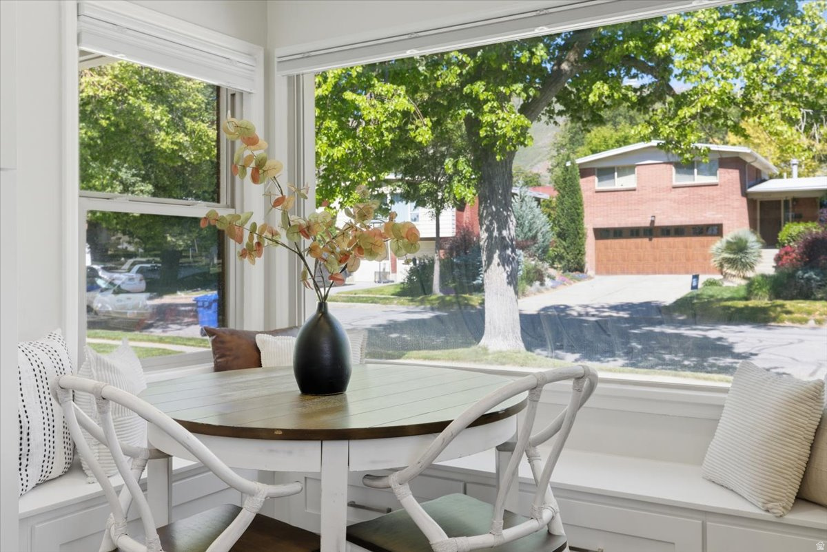 COUNTRY CLUB HEIGHTS - Residential