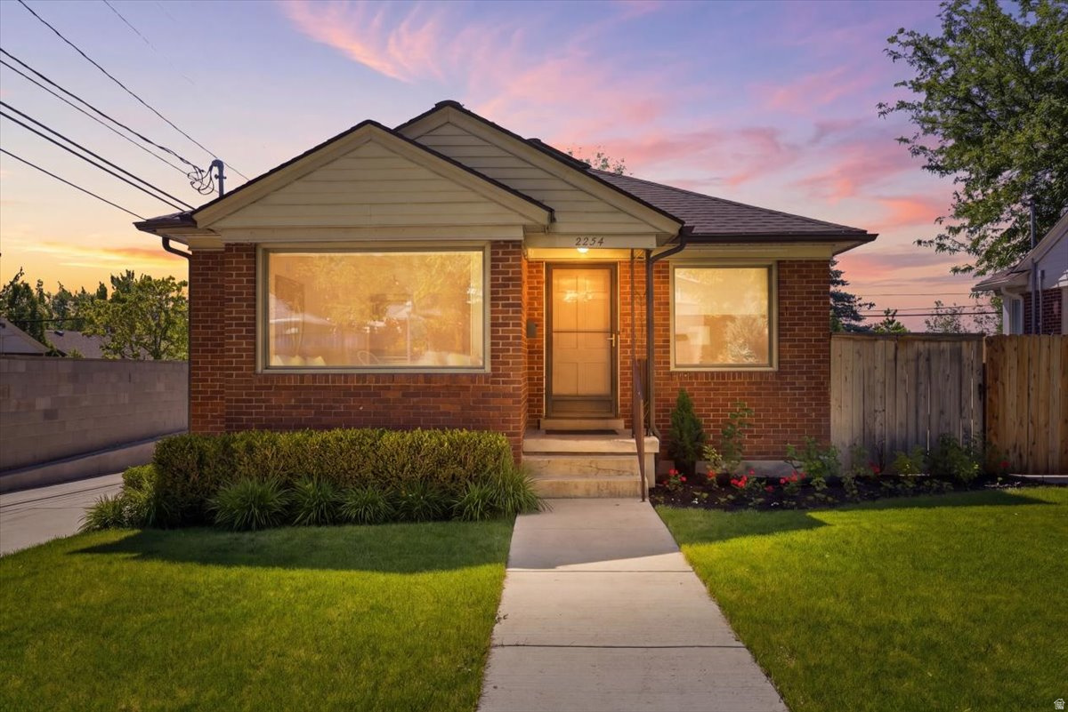 COUNTRY CLUB HEIGHTS - Residential
