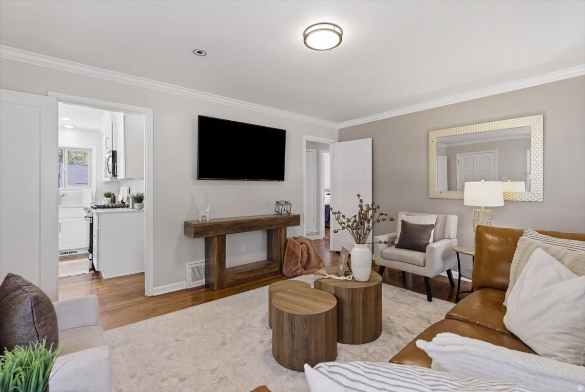 COUNTRY CLUB HEIGHTS - Residential
