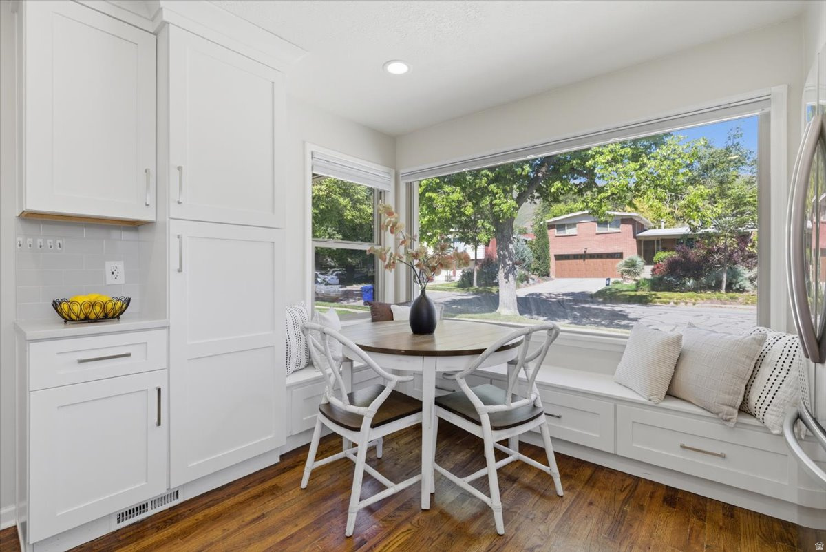 COUNTRY CLUB HEIGHTS - Residential
