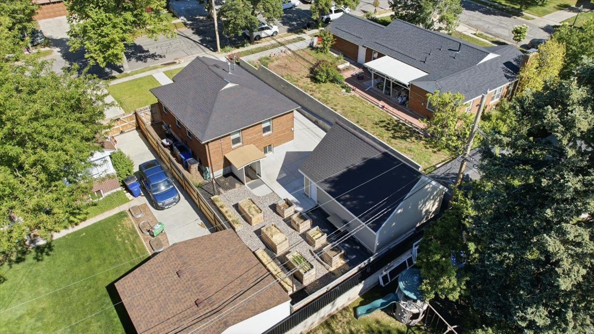 COUNTRY CLUB HEIGHTS - Residential
