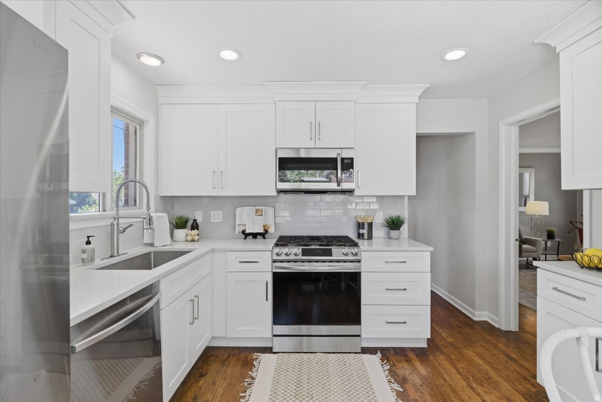 COUNTRY CLUB HEIGHTS - Residential