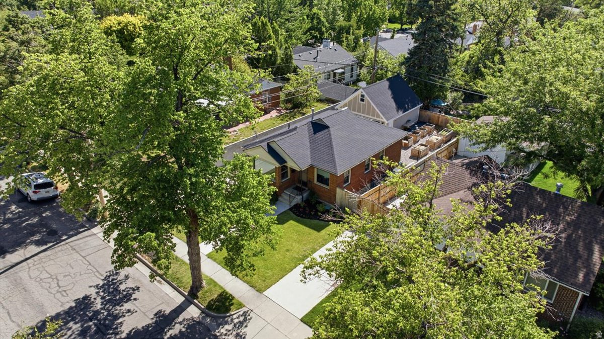 COUNTRY CLUB HEIGHTS - Residential
