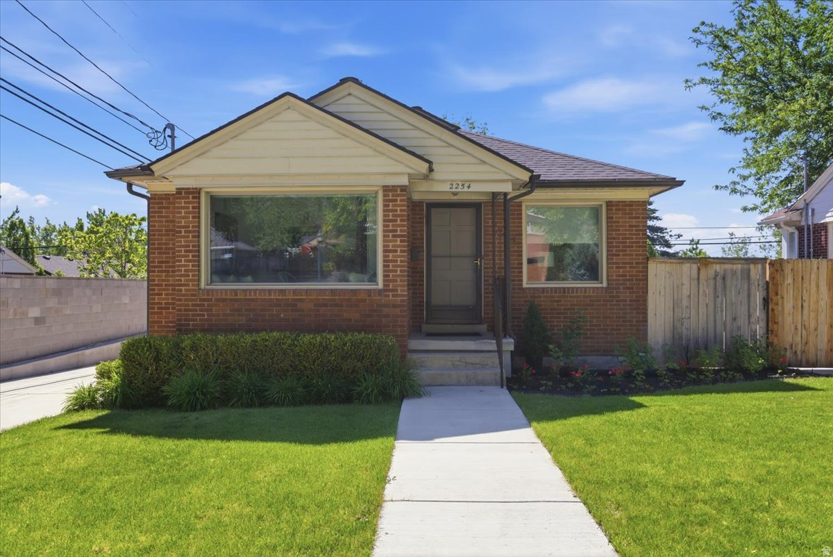 COUNTRY CLUB HEIGHTS - Residential