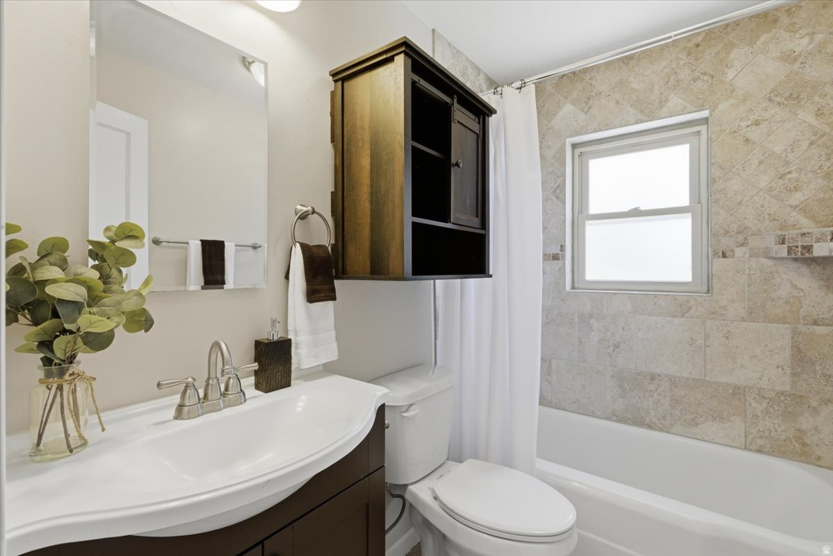 COUNTRY CLUB HEIGHTS - Residential