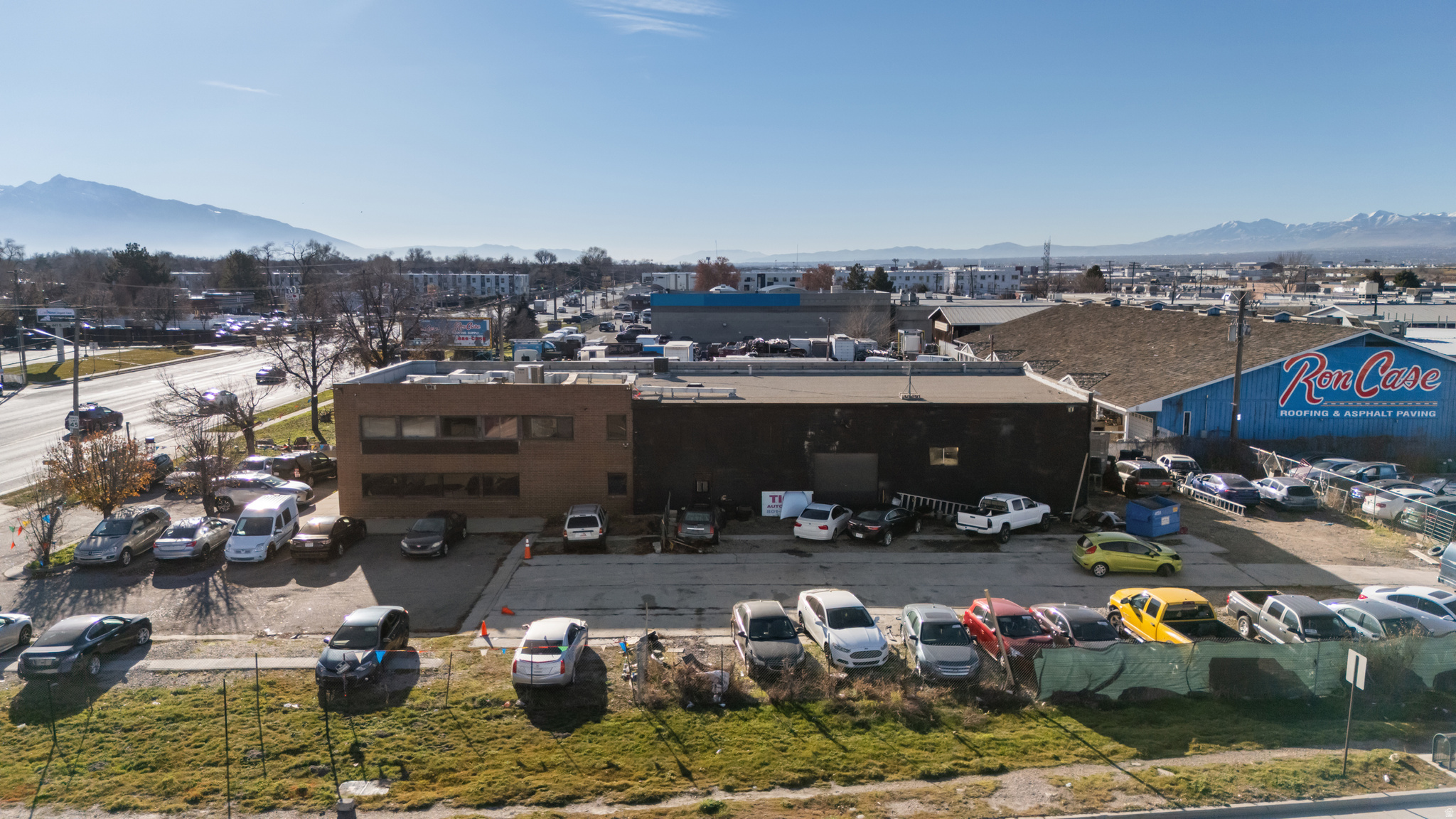 Main image without alt text