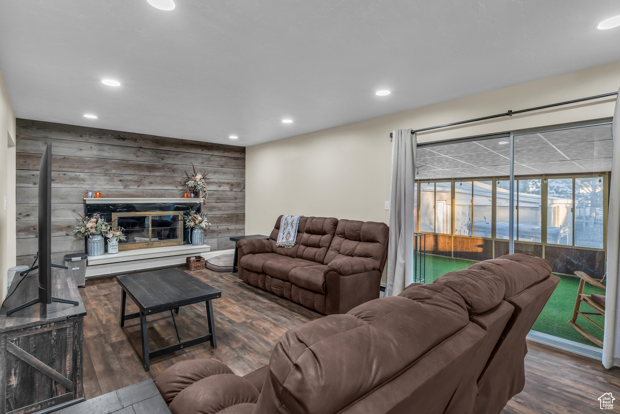 HAMILTON ACRES - Residential