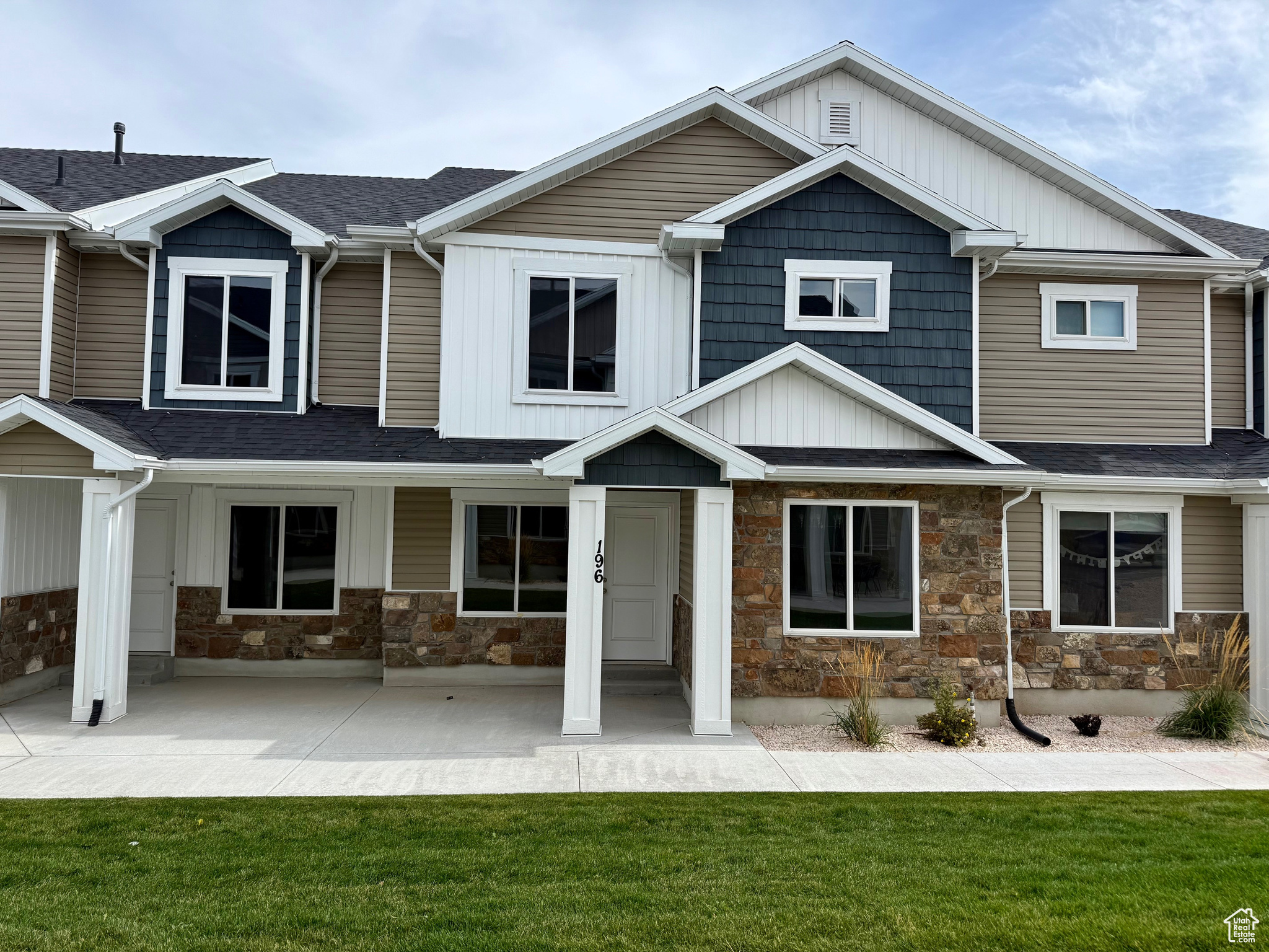 Located in the heart of Garden City in beautiful Bear Lake! Walking distance to shops and restaurants, bike path, city pickleball courts and Bear Lake State Park Marina. 15 min to Beaver Mountain ski resort or the sinks for winter fun! Enjoy Bear Lake! Square footage figures are provided as a courtesy estimate only and were obtained from floor plans. Buyer is advised to obtain an independent measurement.
