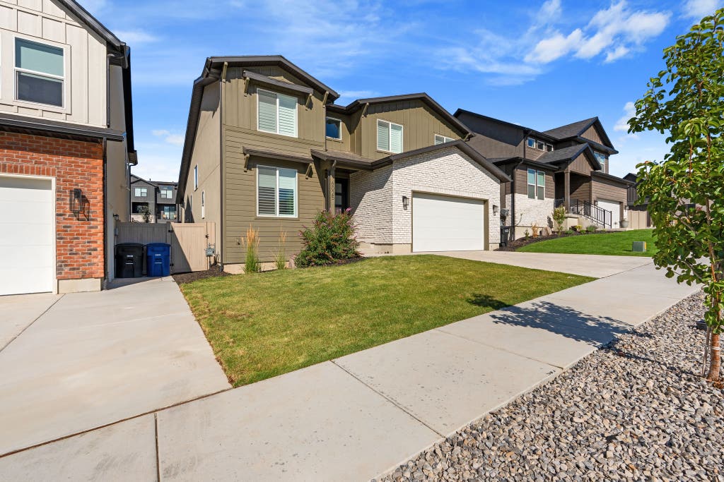 Photo of 6025 N ANGELS LANDING DR, Mountain Green, UT 84050 (MLS # 2179883)