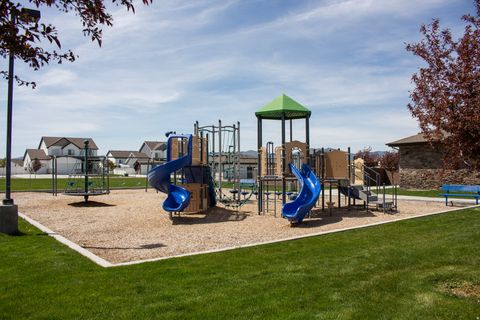 Tiny photo for 335 S 1540 E, Hyrum, UT 84319 (MLS # 2155121)