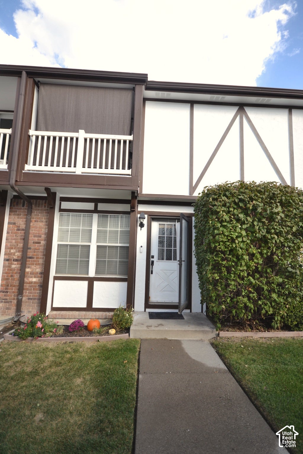 Photo of 4309 S ABBEY CT, Taylorsville, UT 84123 (MLS # 2190473)