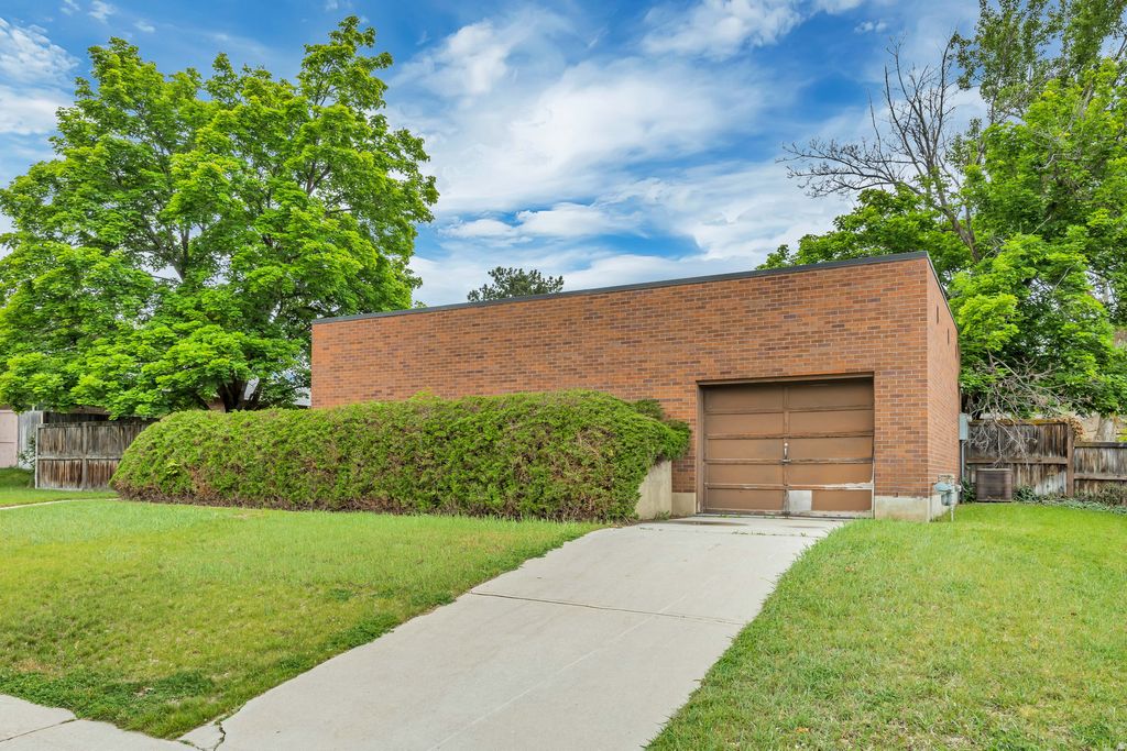 Photo of 8734 S SUGARLOAF DR, Cottonwood Heights, UT 84093 (MLS # 2156378)