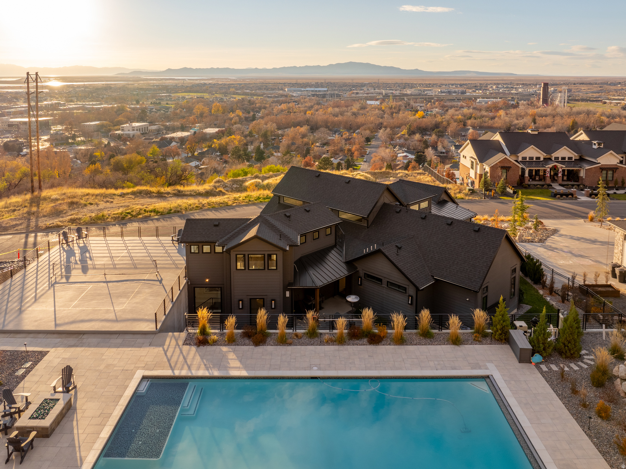 RESIDENCES - Residential