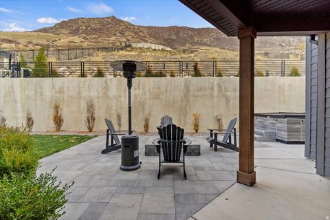 Tiny photo for 202 N FLAG ROCK DR E, Farmington, UT 84025 (MLS # 2124590)