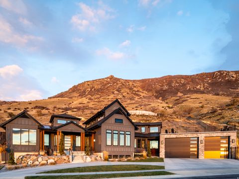 Tiny photo for 202 N FLAG ROCK DR E, Farmington, UT 84025 (MLS # 2124590)