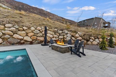 Tiny photo for 202 N FLAG ROCK DR E, Farmington, UT 84025 (MLS # 2124590)